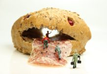 Semne că mănânci pentru a “ascunde” ceea ce simți cu adevărat